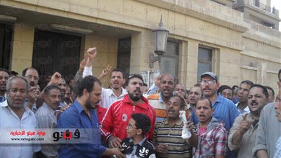 بالصور والفيديو...عمال الوردية الثانية ينضمون إلى إضراب غزل المحلة