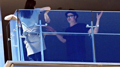 بالفيديو والصور.. «خناقة» بين أنجلينا جولي وبراد بيت في غرفة الفندق