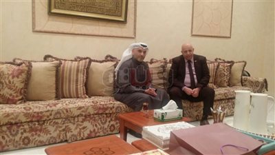 المصري المصاب بالكويت يغادر المستشفى بعد شفائه (صور)