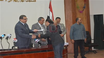 «سعفان»: الدولة تقف خلف جميع عمالها وترعي أبناءها في الخارج