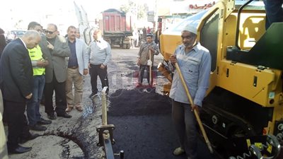 محافظ الفيوم يتفقد أعمال الصيانة ورصف الطرق بمنطقة النويري (فيديو)