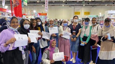 في جناح بكين بمعرض الكتاب.. اكتب اسمك واتكلم بالصيني | فيديو وصور