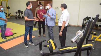 رئيس جامعة سوهاج يتفقد التجهيزات النهائية لافتتاح صالة اللياقة البدنية بكلية الطب
