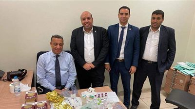 ضبط محاولة تهريب أدوية سرطان داخل عبوات شاي بمطار القاهرة | صور