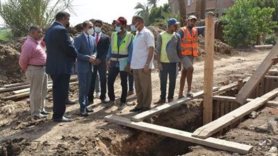 نائب محافظ سوهاج يتفقد مشروعات 