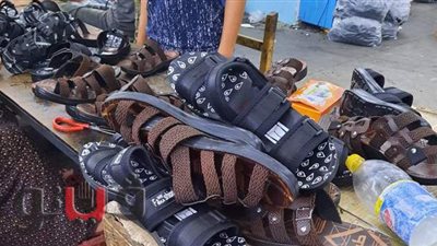 ضبط مصنع أحذية بالمحلة الكبرى يقوم بتقليد علامات تجارية | صور