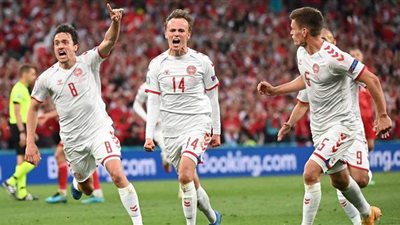 يورو 2020.. منتخب الدنمارك يتقدم بهدف مبكر على التشيك في ربع النهائي