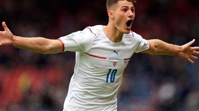 يورو 2020.. باتريك شيك يتساوى مع رونالدو في صدارة هدافي البطولة