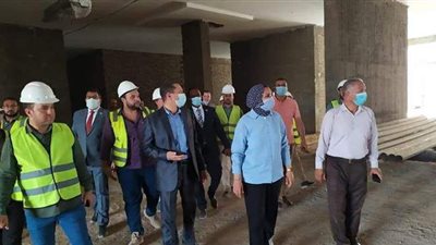 نائب محافظ الوادي الجديد تتابع أعمال إنشاء مستشفى الداخلة