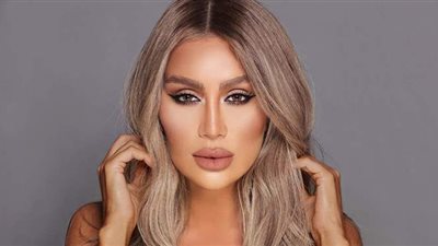 لحظة سقوط مايا دياب أثناء استعدادها لحفل غنائي | فيديو