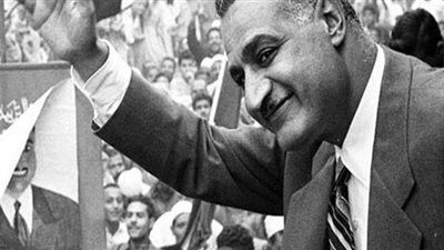 جمال عبد الناصر يهنئ صوت العرب بعيدها.. ومنع أغنية 