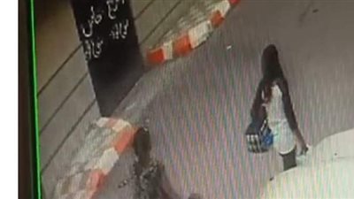 شاهد.. كاميرات المراقبة توثق محاولة سرقة سيدتين في شوارع المنيا