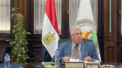 وزير الزراعة يبحث مع قيادات الوزارة آليات تطوير الخدمات المقدمة للفلاح