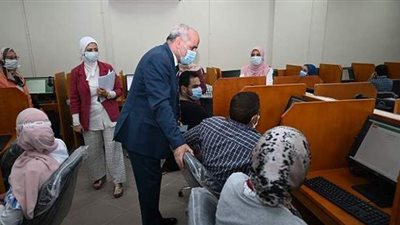 صرف مكافأة إجادة لأعضاء هيئة التدريس بجامعة الفيوم