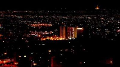 بسبب انقطاع الكهرباء.. طهران تهتف في الظلام: خامنئي ديكتاتور | فيديو