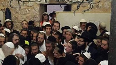 حشود من المستوطنين يقتحمون مقاما شرق بيت لحم