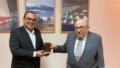 مدير مكتبة الإسكندرية يستقبل رئيس معهد الشارقة للتراث