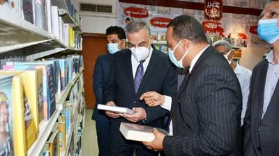 الفقي يفتتح معرض «عصير الكتب» السنوي بقصر ثقافة سوهاج