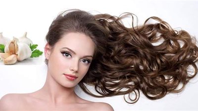 طرق العناية ببشرتك وشعرك في عز الحر