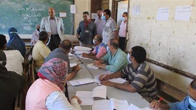وكيل تعليم المنيا يتفقد تصحيح امتحانات الدبلومات الفنية | صور