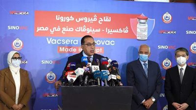 رئيس الوزراء يشهد إنتاج أول مليون جرعة من لقاح كورونا المصنع محلياً