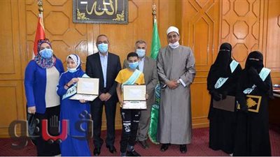 شريف بشارة يكرم حفظة القرآن الكريم في الإسماعيلية | صور