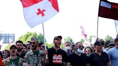 لوجود حلق في أذنه.. الاعتداء على سائح روسي في جورجيا | فيديو