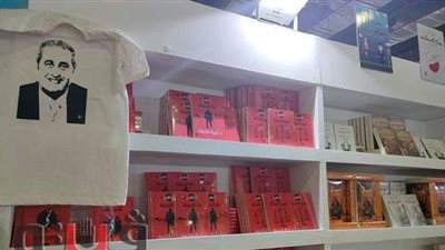 أسرة نبيل فاروق تتبرأ من كُتب السيرة الذاتية لوالدهم في معرض الكتاب | صور