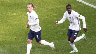 سخرا من عامل آسيوي.. تورط نجمي فرنسا وبرشلونة في فضيحة عنصرية| فيديو