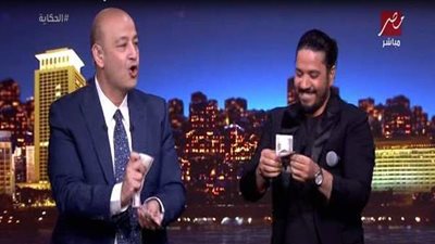 نجح في التحدي.. عمرو أديب يمنح مصطفى حجاج 500 جنيه على الهواء | فيديو