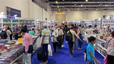 إدارة معرض القاهرة للكتاب تغلق جناح دار نشر.. أعرف التفاصيل
