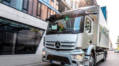 مرسيدس بنز تطلق أولى شحناتها الكهربائية