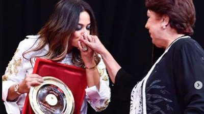 هند صبري توجه رسالة مؤثرة لـ «رجاء الجداوي» في الذكرى الأولى لوفاتها