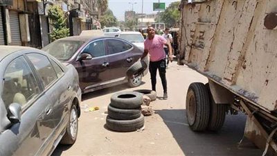 رفع الحواجز الحديدية وإطارات السيارات المتروكة بشمال الجيزة | صور