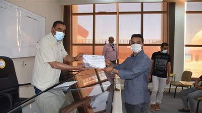 محافظ مطروح يشارك في نهاية فعاليات تدريب الموظفين في GIS | صور