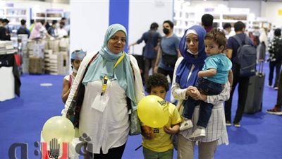 20 صورة ترصد إقبال المواطنين على دور النشر في معرض الكتاب