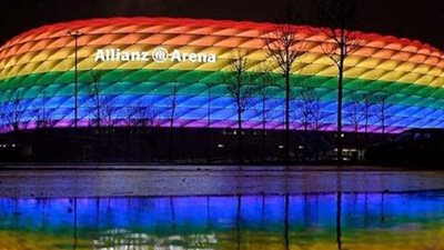بايرن ميونخ يضيء ملعبه بألون قوس قزح دعماً للمثليين