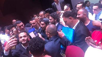 هتافات وتصفيق حاد.. حسام غالي يشعل مدرج جامعة المنصورة