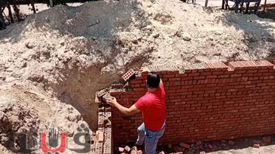 التصدى لحالة تعد بالبناء على منطقة المسطحات الخضراء بالإسماعيلية | صور