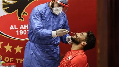 مسحة طبية للاعبي الأهلي والجهاز الفني استعدادا للمقاولون العرب