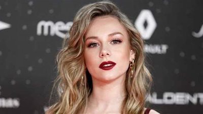 إستر إكسبوزيتو تشعل ريد كاربت مهرجان كان السينمائي 2021 | فيديو