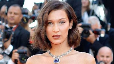 بإطلالة ملكية.. بيلا حديد تشارك في الدورة الـ74 لمهرجان كان السينمائي 2021 | صور