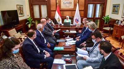 وزيرة الصحة تؤكد حرص الرئيس السيسي على حماية الأطقم الطبية