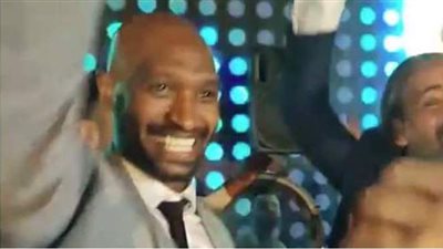 البحراوي يشعل زفاف أوباما.. ووصلة رقص هستيري لـ شيكابالا وجنش | فيديو