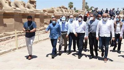 رئيس الوزراء يتفقد مشروع ترميم طريق الكباش بالأقصر