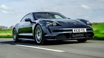 بورشة تستدعي 43 ألف سيارة كهربائية