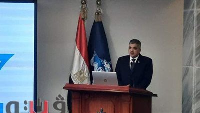 أسامة ربيع يكشف أصعب اللحظات في أزمة السفينة الجانحة | صور