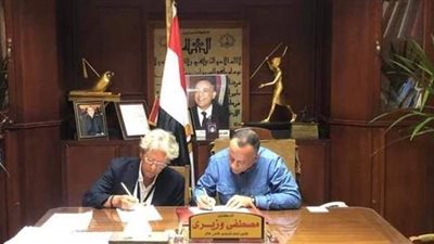 الاعلى للآثار يوقع عقد تمديد معرض ملوك الشمس في التشيك