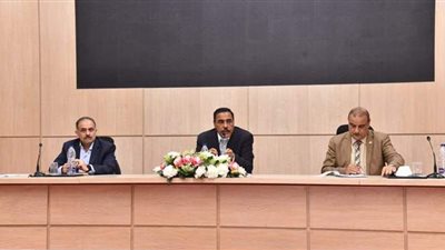 محافظ مطروح يبحث استعدادات امتحانات الثانوية العامة | صور