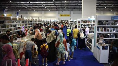تزايد أعداد جمهور معرض الكتاب في منتصف يومه السابع | صور
